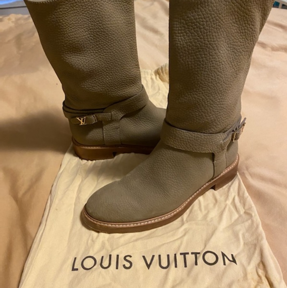 LOUIS VUITTONTaupe Pebbled Nubuck Leather